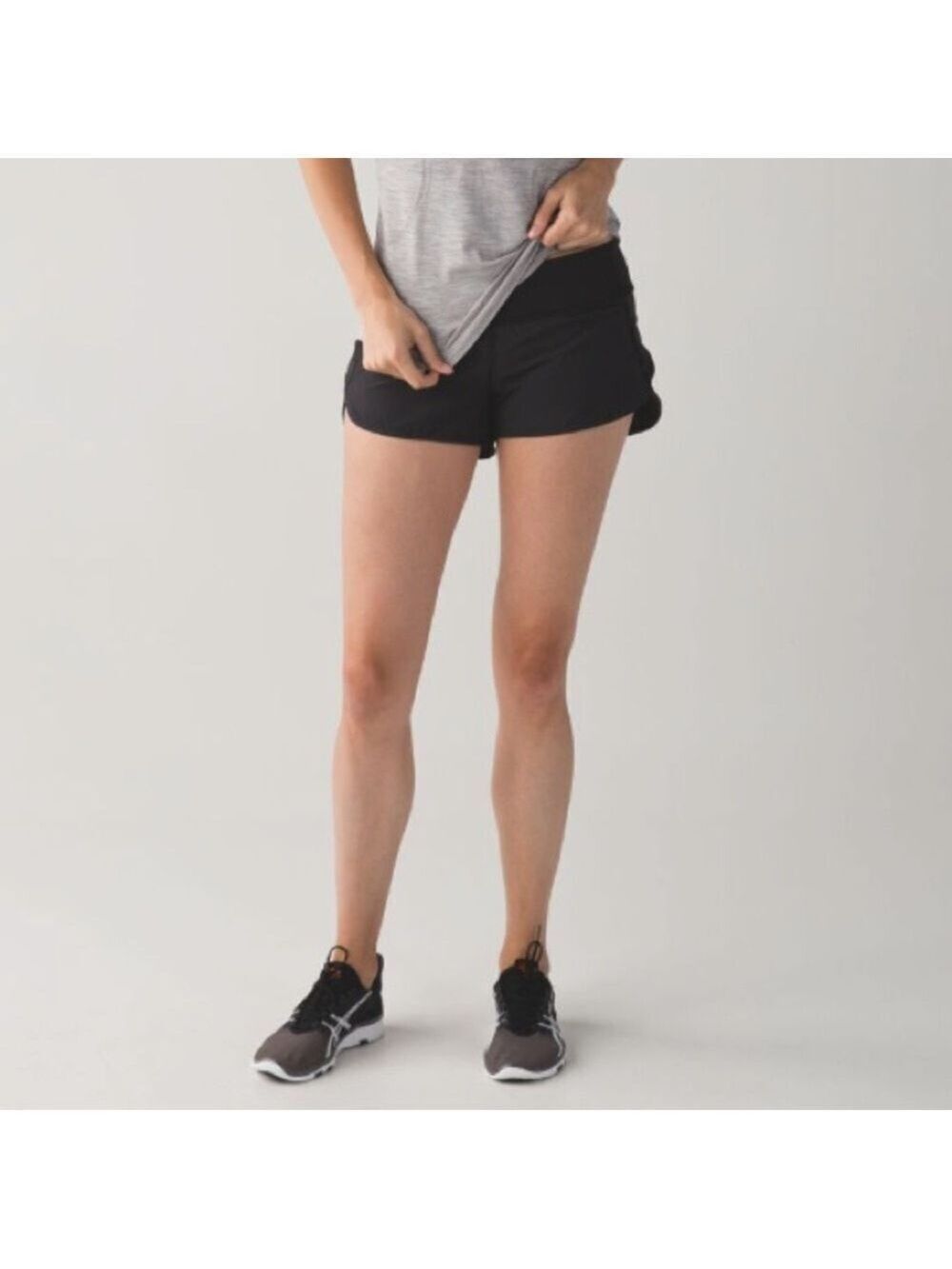 Lululemon Black Speed Short 4-way Stretch 2.5" inseam Size 8